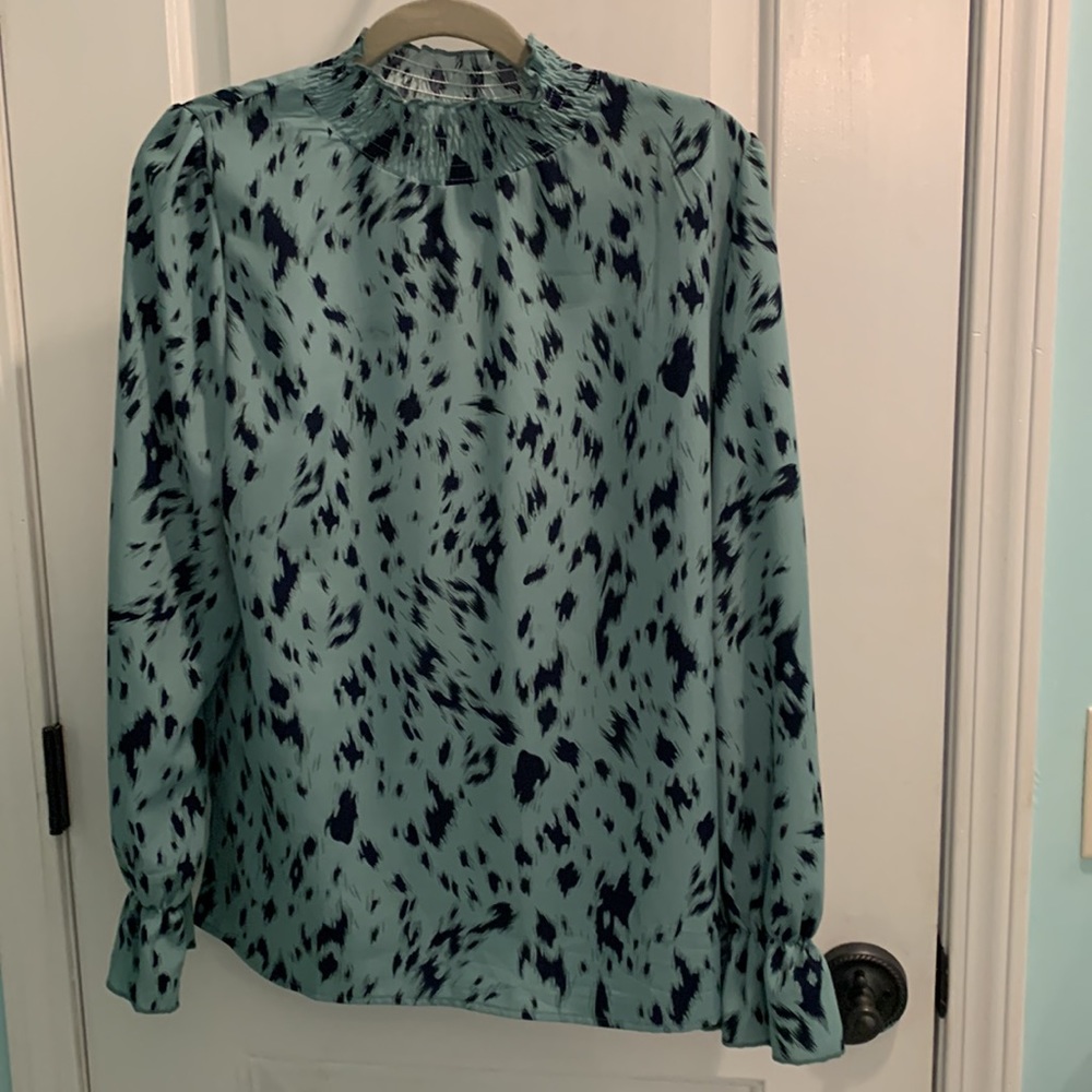 LaMode green leopard  print blouse - Picture 3 of 3